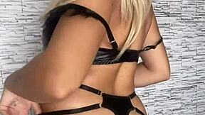 blonde teen shows big ass