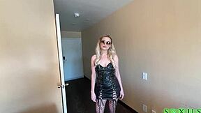 Close-up of big cock drilling hot redhead's pale pussy in bedroom 😍