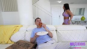 Hot Milf Alexa Payne In Pizza Prank!