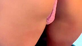 Me entreguei como uma puta e gozei deliciosamente.