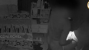 mi madrastra entra mientras me masturbo y mete mi verga en su culo, grabado por camara