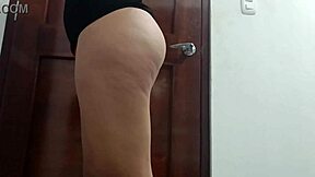 mi rica prima quitándose el bikini sexy