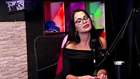 Procura fazer seu trabalho respeitando comentou sobre uso de remédios e em uma cena de gang bang - Negro Top Oficial watch on Sheer Red