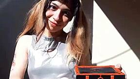 Bonneyuwu - 5 31 body mostrando cartas