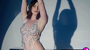 big ass brunette ten exposed amazing body and showed her perfect big ass