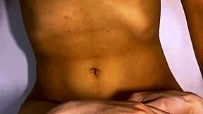 El Infiel Y La Estudiante Intercambiaron Miradas Furtivas En La Sala De Clases Y Terminaron Besándose