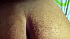 Mi Vecina Educada Resulta Ser Puta y Me Echa Leche Materna en Polla