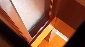 Masturbacion en la ducha termino en orgasmo enorme ducha erotica con lluvia dorada