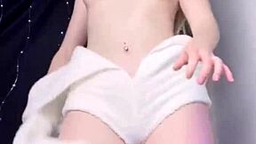 look at this cute blonde teen sending her pussy pics