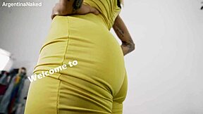 I see huge thigh-gap on skinny babe