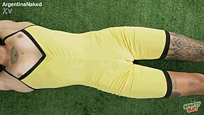 I see huge thigh-gap on skinny babe