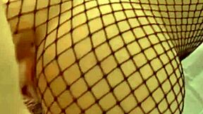 me encanta calentarle la polla antes que me folle y me llene de creampie en mi puffy shaved pussy 😏