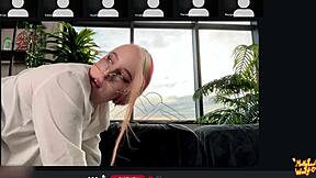 Evryone saw how my boyfrend fucks me in zoom, it wuz so sloppy!