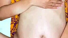 ¿Quieres ver ngentot sambil peras air susu? Mamah muda daster kuning sange berat gets creampie in homemade lingerie action.