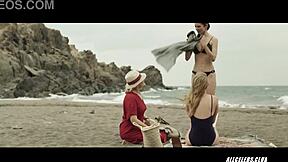 Juana Acosta and Ingrid García Jonsson in Acantilado 2016