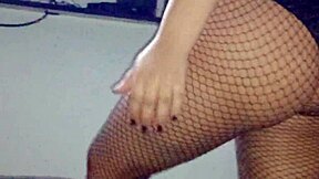 Esta puta latina culona se pone cachonda y me pide que le folle el culo duro