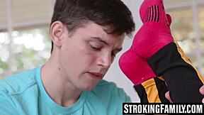 Alluring stepsister seduces bro with booty