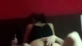 hey, check this culona de 18 años riding a rica pija like a pro! 🍆😏