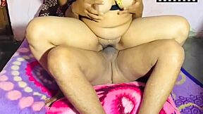 Can this babe handle doble penetracion anal with a zanahoria feeling so rico?