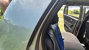 Hey, vazou na net veja o que esse grupo de amigos fazem em local público with Latina teen pornstar in interracial 3some