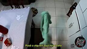 Marido necesita salir y deja a su mujer con su amiga llega y las pilla a ambas cogiendo subtitulado al español