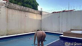 Hey, I caught my hot Brazilian neighbor Dri Cordeiro using a sex machine in her yard!