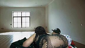 In Colombia, a Foreign Venezuelan Woman Rents a Room and Pays with Blowjobs on Bed and Desk