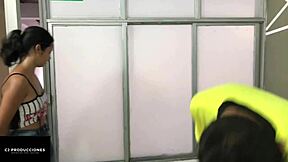 la muy cachonda de mi hermanastra le encanta que le meta mi polla gruesa por su boca y que la ponga en cuatro bien duro!!