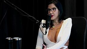 foi convidada a trabalhar por sua simpatia sempre fez quest�es de gentileza e abriu sua pr�pria cl�nica - leticia braga watch on sheer red in blonde brazilian casting