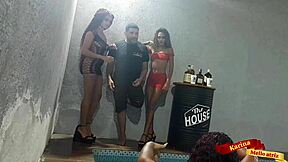 fui em uma festa liberal, acabei encontrando meu ex e a atual dele, transamos a beça, que loucura