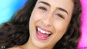 Sophisticated stunner shows her sexy body!