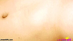 CAPTIVATING BRUNETTE MODEL SHOWS HER SEXY BODY!