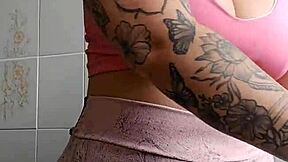 I'm calling the neighbor for lunch, wearing tight shorts that split my swollen pussy!