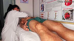 tive uma ereção na frente da enfermeira brasileira com big tits licking my monster cock