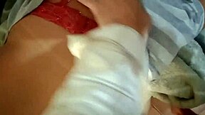 Toda vez que eu faço chamada de vídeo é assim, ele fica morrendo de tesão na minha bunda e buceta inchada.