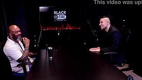 Sexo anal brings nothing but pain in her first session that's funny when teaching a husband