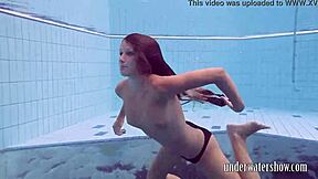 Lucy slowly takes off her bikini while teasing in the pool underwater 😘🏊