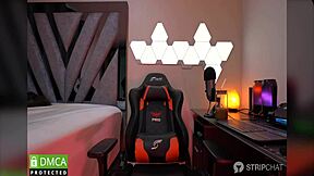 teen with big ass shows off her curves in casual setting