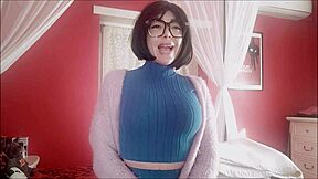 Oh man chantal just squirted everywhere using her huge new sex toy for first time at home.