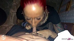 Deutsche party schlampe, lass dich von fremden typen im laden lecken!