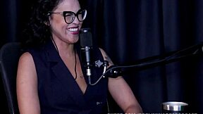 Hey, check out the best moments from Kaly Khalifa on the Preliminares podcast with Bia Hot in part 3, all on Sheer Red