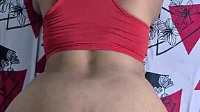 No puedo evitar ver a mi esposa descansando y masturbarme mientras la veo