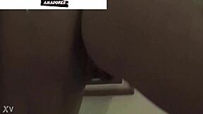 morena novinha tira toda roupa e fica completamente nua em striptease caseiro com small tits