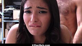 emily willis caught struggling against the guard - lifterhub