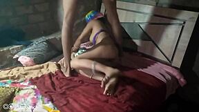 हॉट इंडियन देसी स्टीप ब्रदर इन लॉ सिस्टर इन लॉ को बेडरूम में फक करता है!