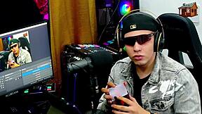 Binho ted chupa bem gostoso a buceta rosa da ninfeta na mesa do podcast o ruan fica sem palavras podcast pepum no barraco ela manda with brazilian brunette kissing and pussy licking