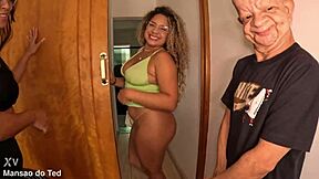 Isa Moura meets Bruno Diferente at Ted's mansion for the first time.