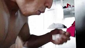 primo se masturba, uh, disfruta de su semen, like totally enjoying it