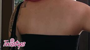 How does Jade Kush turn Ashlee Juliet on after special Twistys session