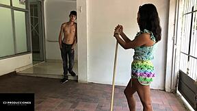 Aprovecho que mi hermanastra quiso tener sexo para meterle mi enorme pene duro por su vagina deliciosa.